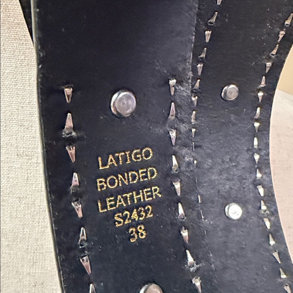 Black Studded Skull leather belt - Picture 4 of 4